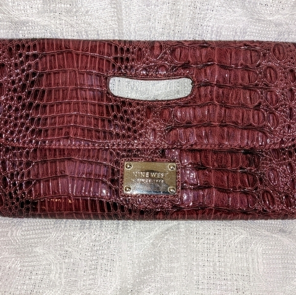 Nine West Burgundy Alligator Embossed Clutch Purse - Picture 5 of 5